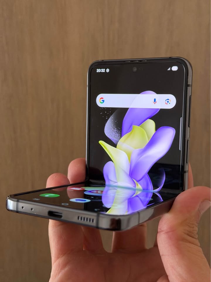 Vendo Samsung Z flip 4 libre 256gb 8ram , IMPECABLE, NO PERMUTO