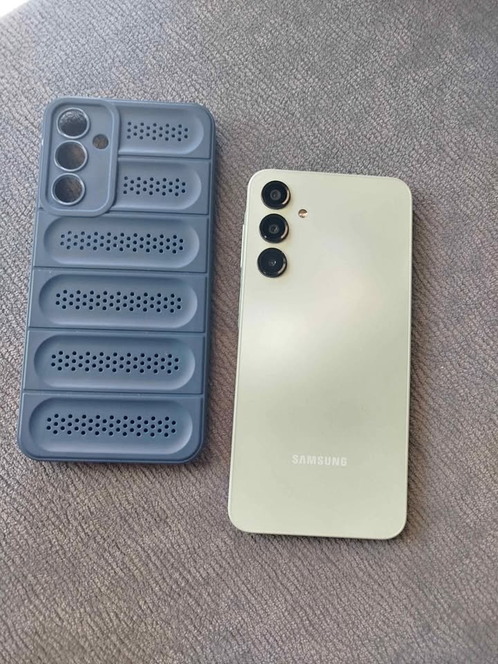 Vendo Samsung A16 para personal único detalle en la punta de la pantalla. Resto excelente