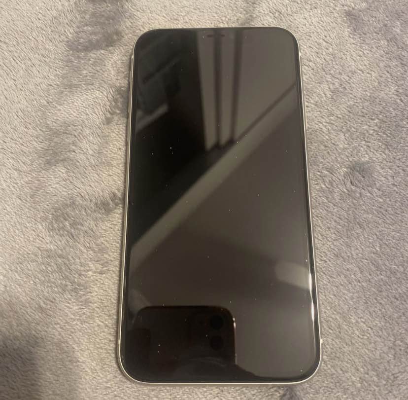 iPhone 11 128GB 82% batería