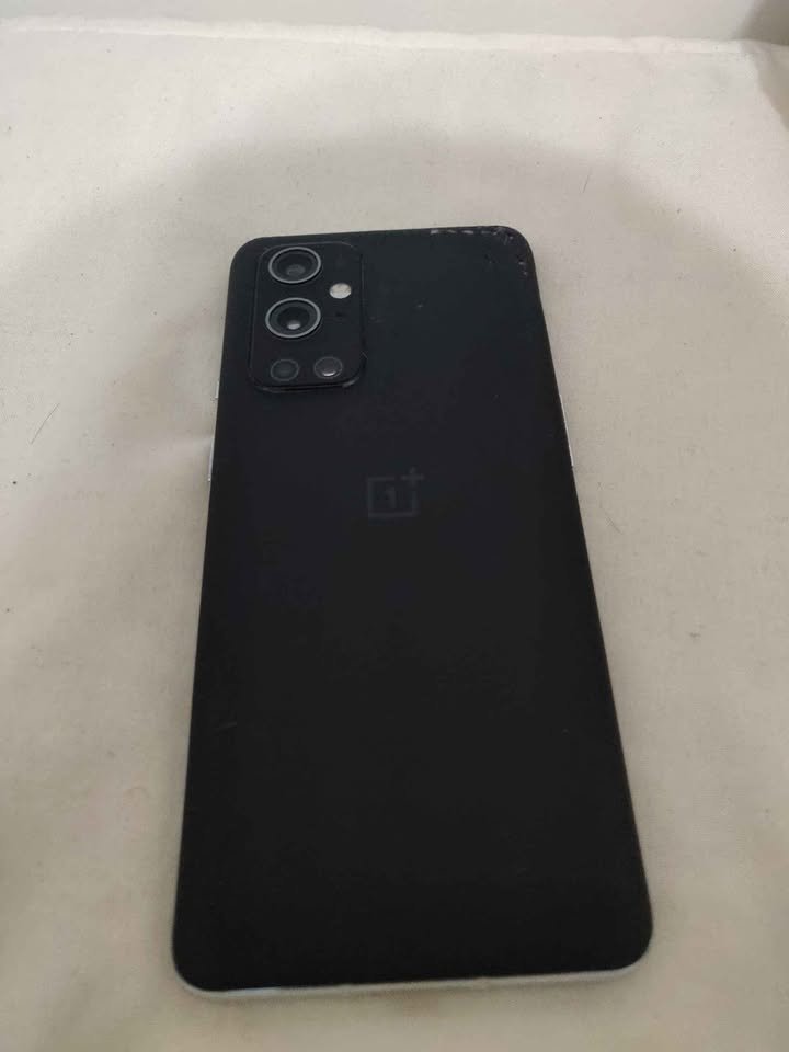 OnePlus 9 pro vendo o permuto 256gb y 12gb ram completo