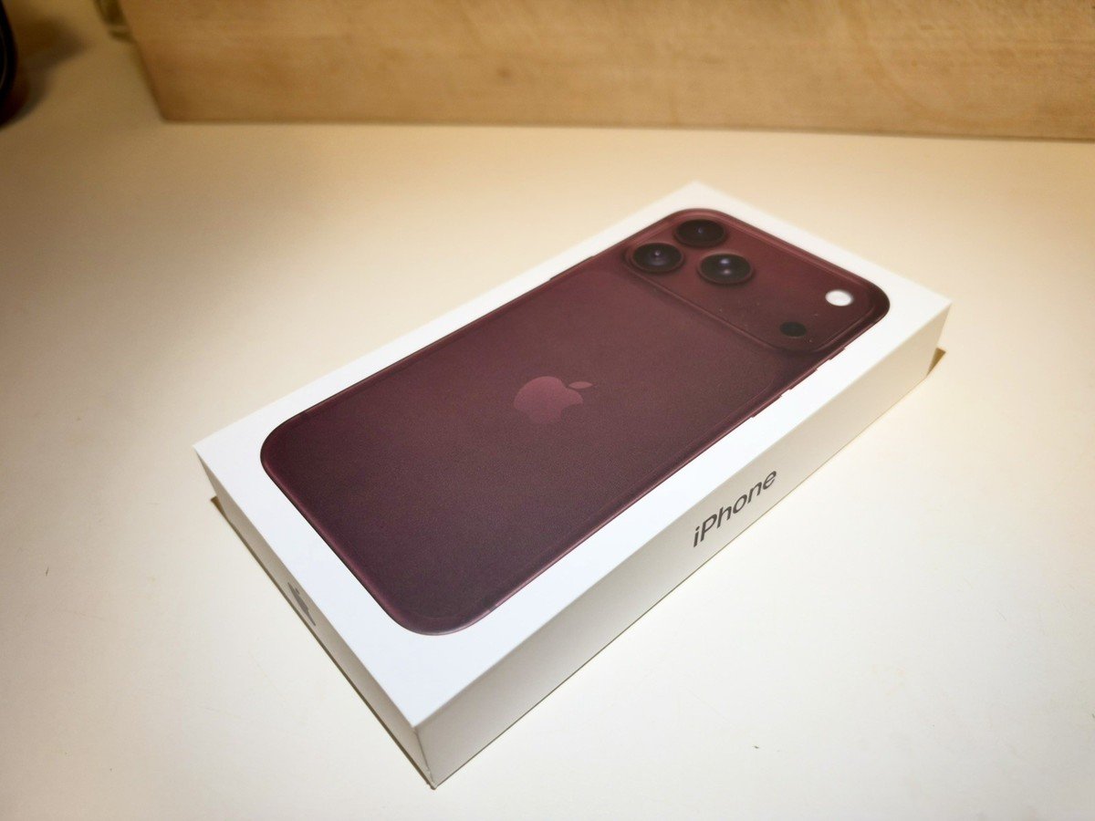 FOR SALE: Brand New Unlocked Apple iPhone 18 Pro Max 256GB $799