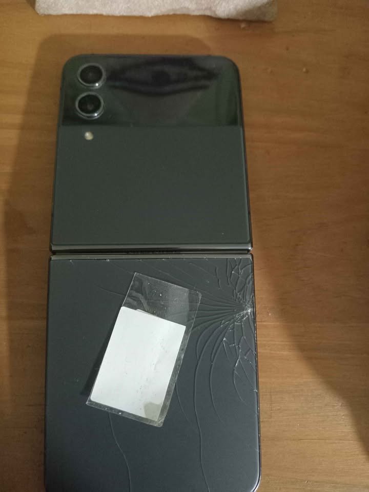 Samsung galaxy Z flip 4 5G Liberado Hay que cambiar la pantalla