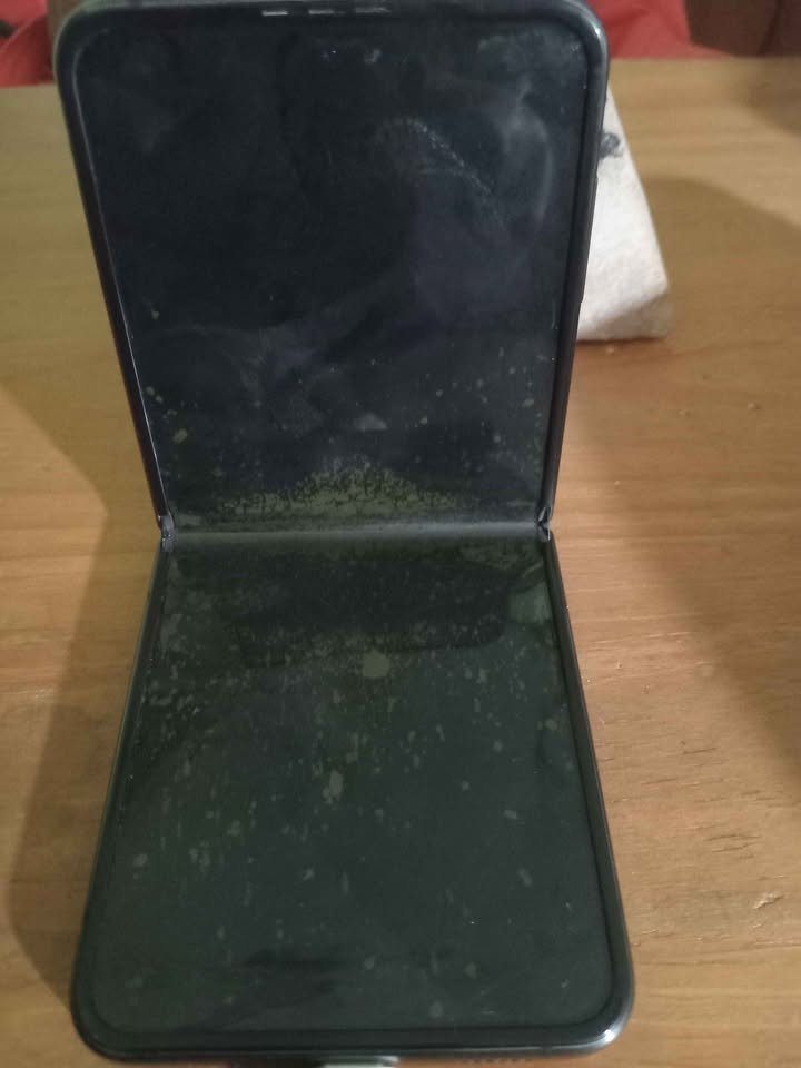 Samsung galaxy Z flip 4 5G Liberado Hay que cambiar la pantalla
