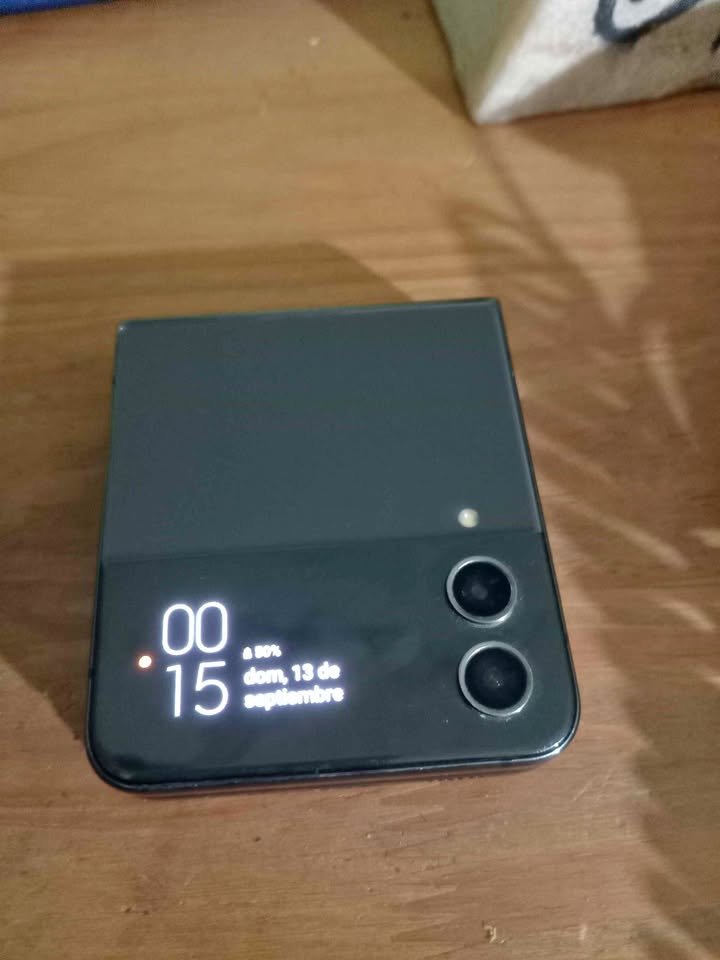 Samsung galaxy Z flip 4 5G Liberado Hay que cambiar la pantalla