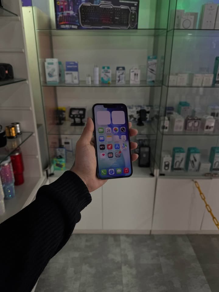 iPhone 13