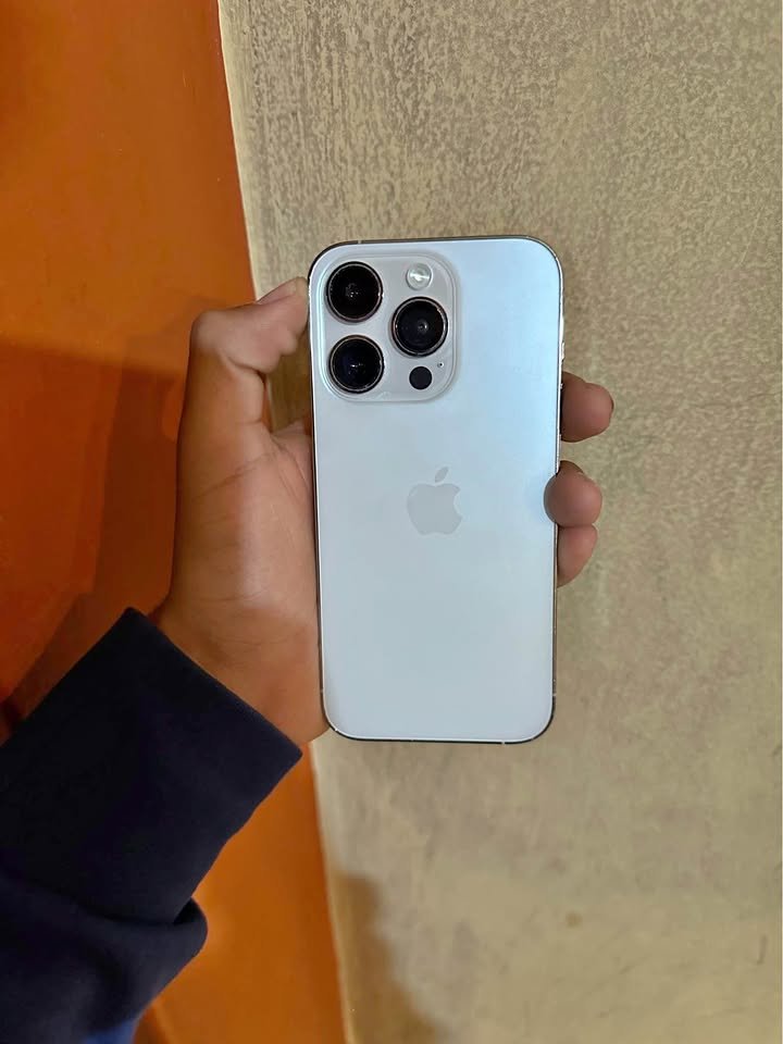 Vendo 14 pro 512gb líquido 500.000 detalle en la pantalla