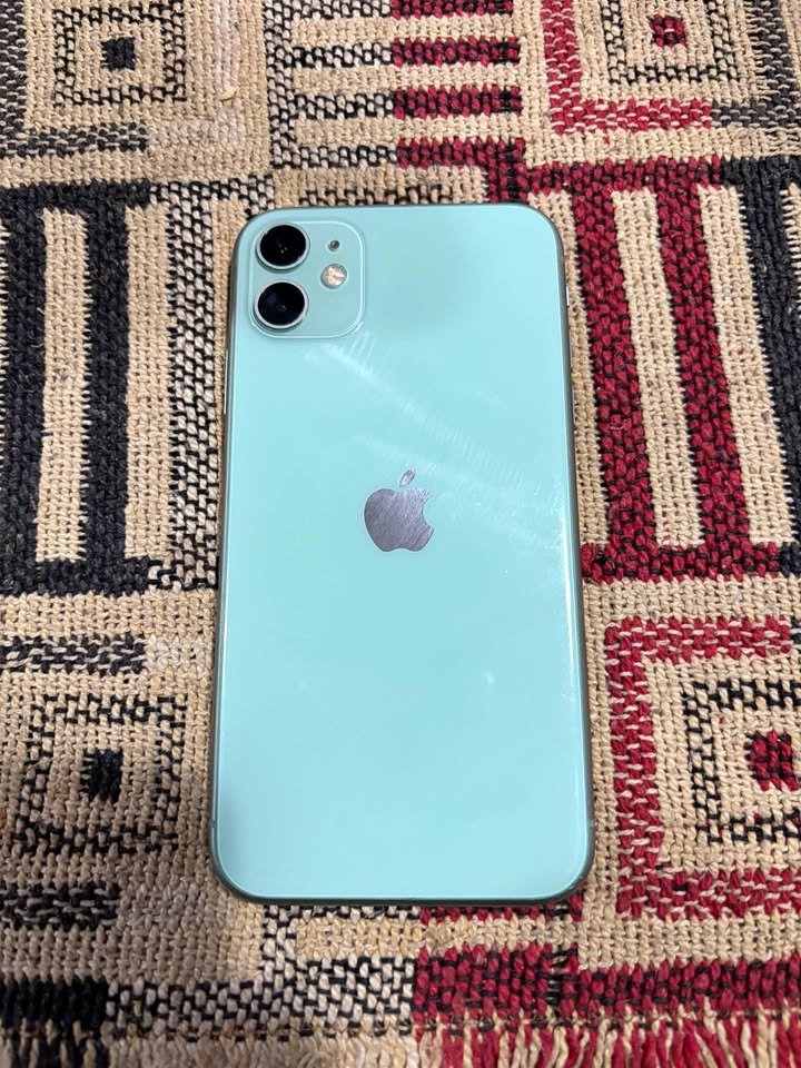 vendo iphone 11 con bateria original al 84%,libre de todo o recibo otro y diferecia ami favor