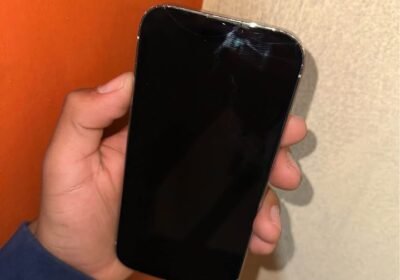 Vendo 14 pro 512gb líquido 500.000 detalle en la pantalla
