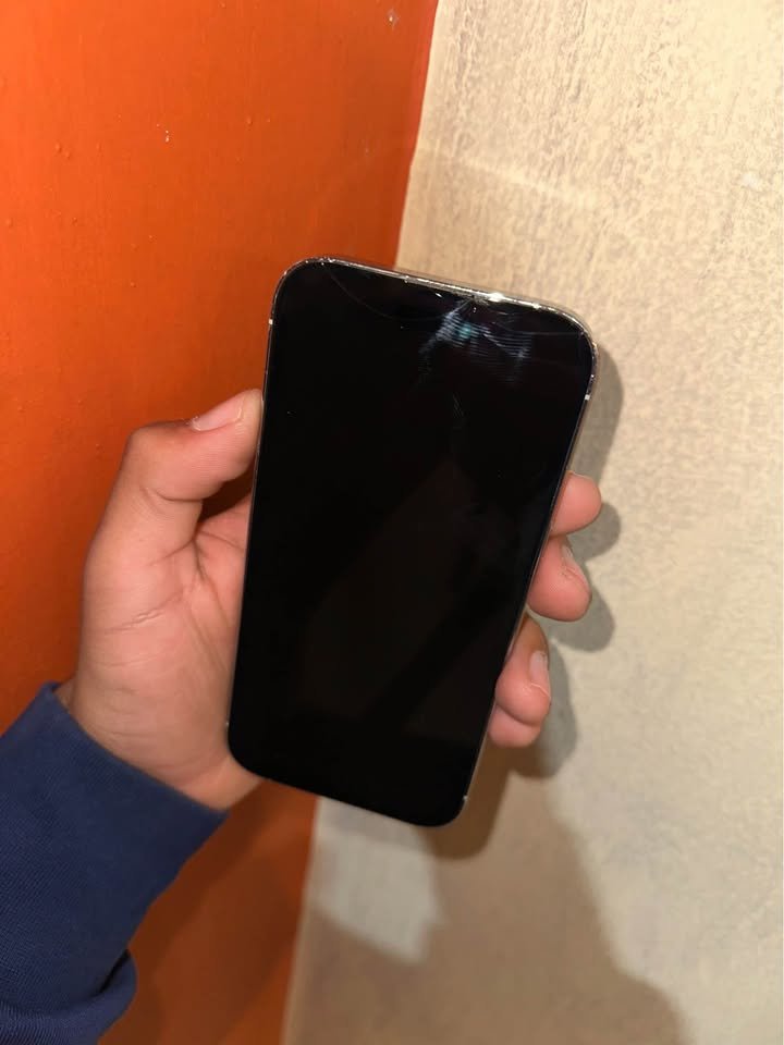 Vendo 14 pro 512gb líquido 500.000 detalle en la pantalla