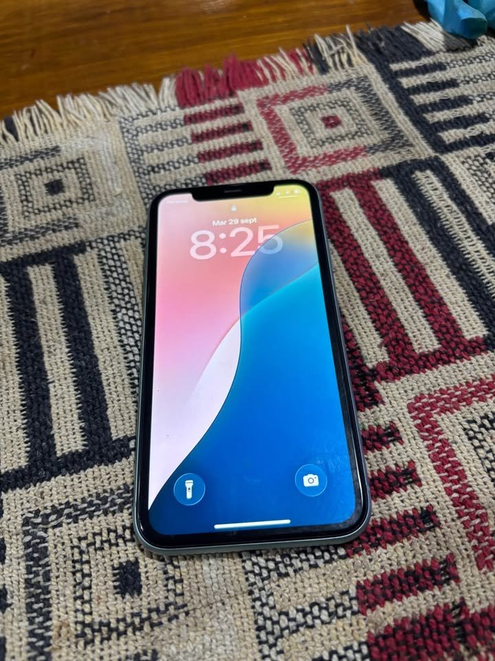 vendo iphone 11 con bateria original al 84%,libre de todo o recibo otro y diferecia ami favor