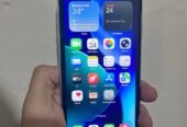 Solo vendo iPhone 11 impecable con su caja. Unicornio detalle no le funciona Face ID.