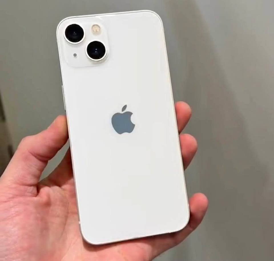 iPhone 13 white
