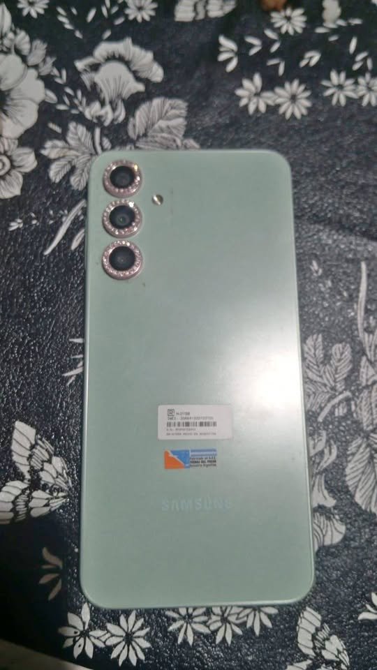 Vendo Samsung a16 liberado y mesa