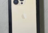 iPhone 13 Pro 256 GB – 75% batería en caja con cable