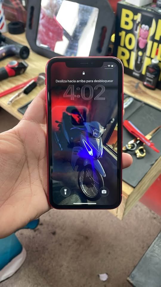vendo oh permuto iphone 11 rojo