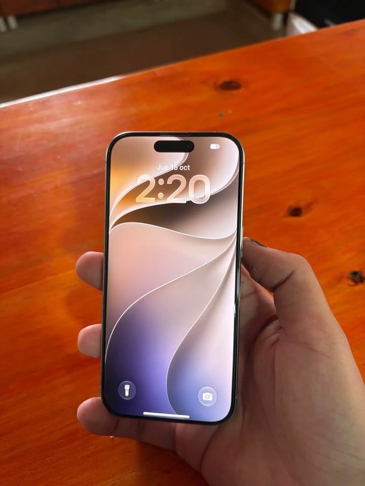 Líquido iphone 16 pro 256 GB