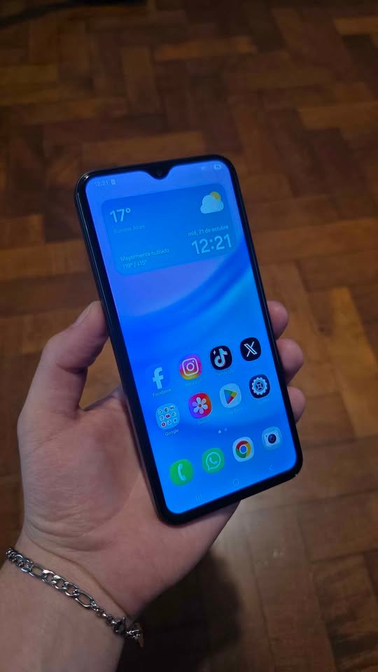 SAMSUNG GALAXY A15 4G LIBRE DUAL SIM 128GB 6GB RAM ANDROID 16 EN EXCELENTE ESTADO