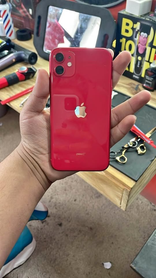 vendo oh permuto iphone 11 rojo