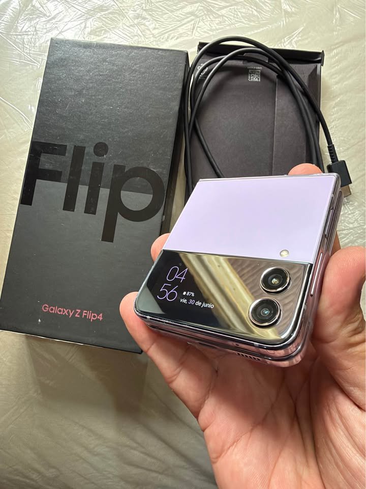 Vendo Samsung Z Flip 4 5G libre 128gb 8ram , COMPLETO , NO PERMUTO