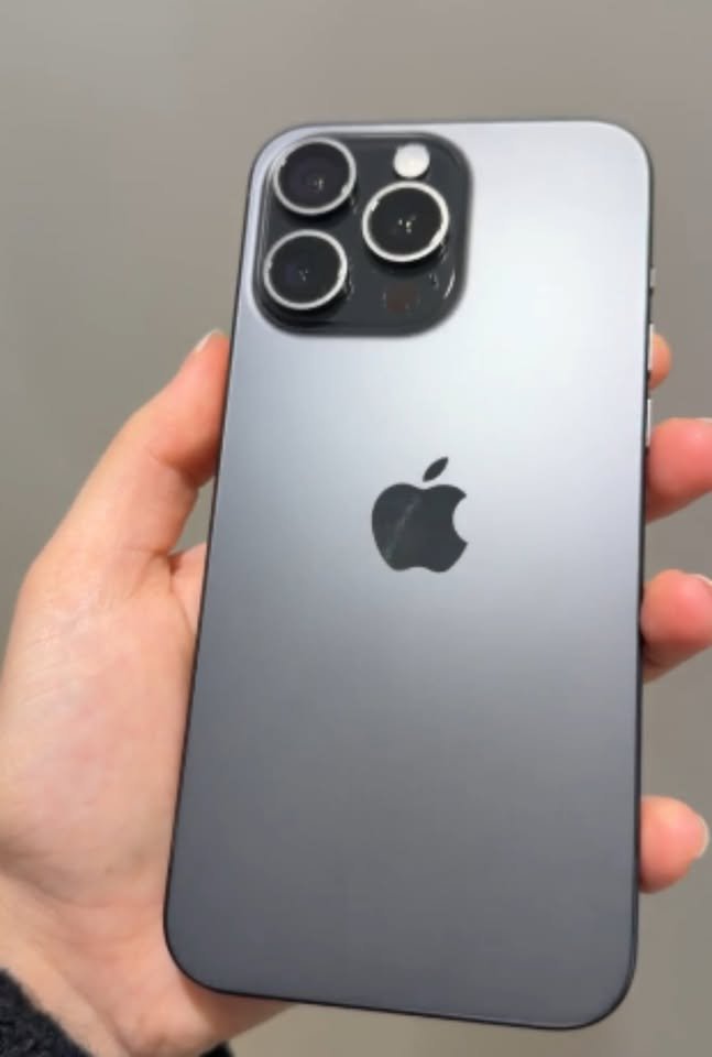 iPhone 15 Pro Max – 256 GB – 85% BATERIA EN CAJA CON CABLE