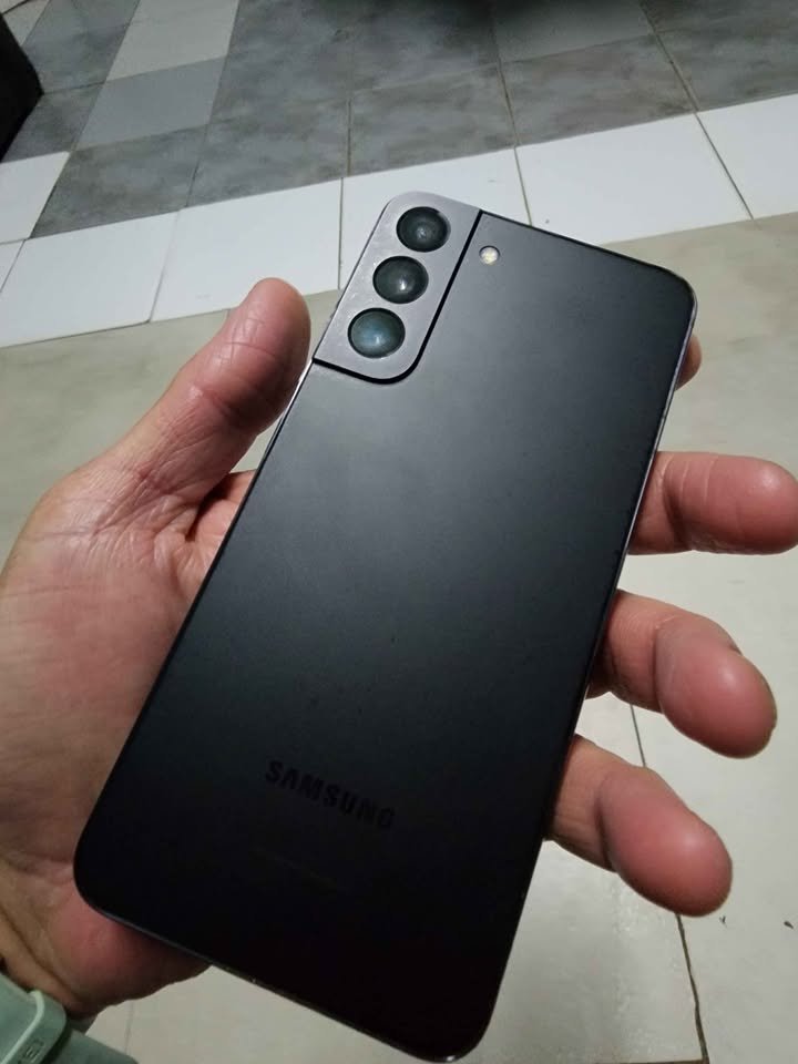 Vendo o permuto s22+ libre de esim leer descripción