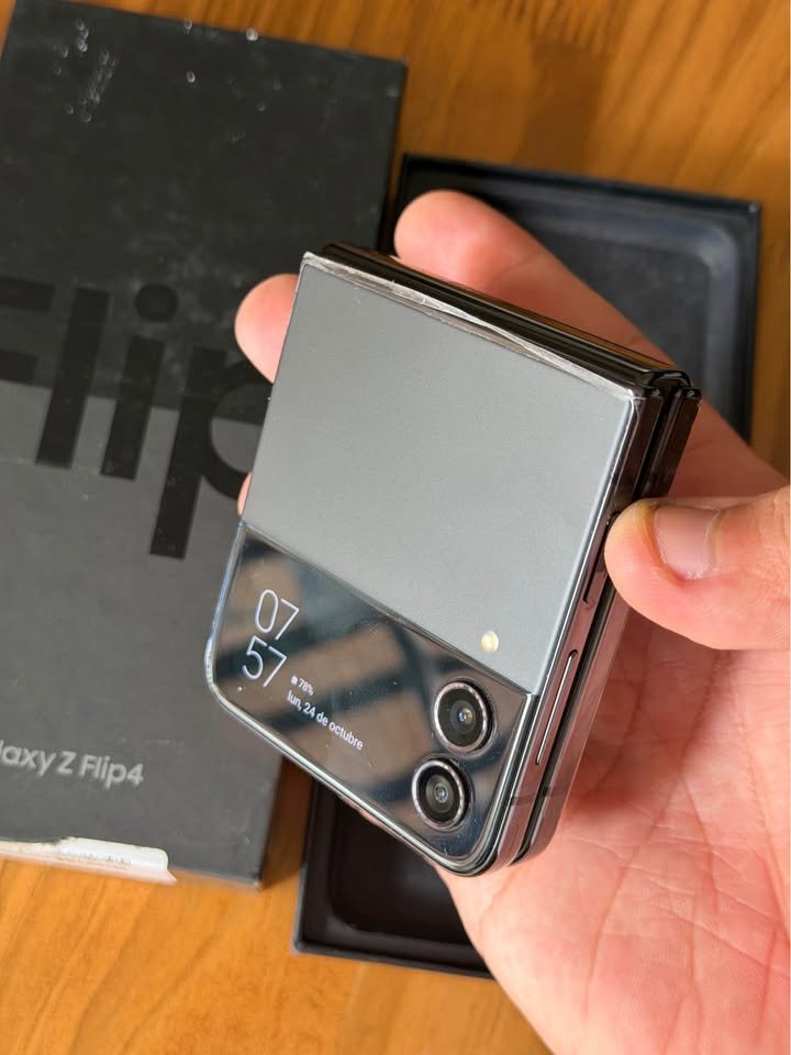 Vendo Samsung Z flip 4 libres 128gb 8ram , NUEVOS , COMPLETOS , NO PERMUTO