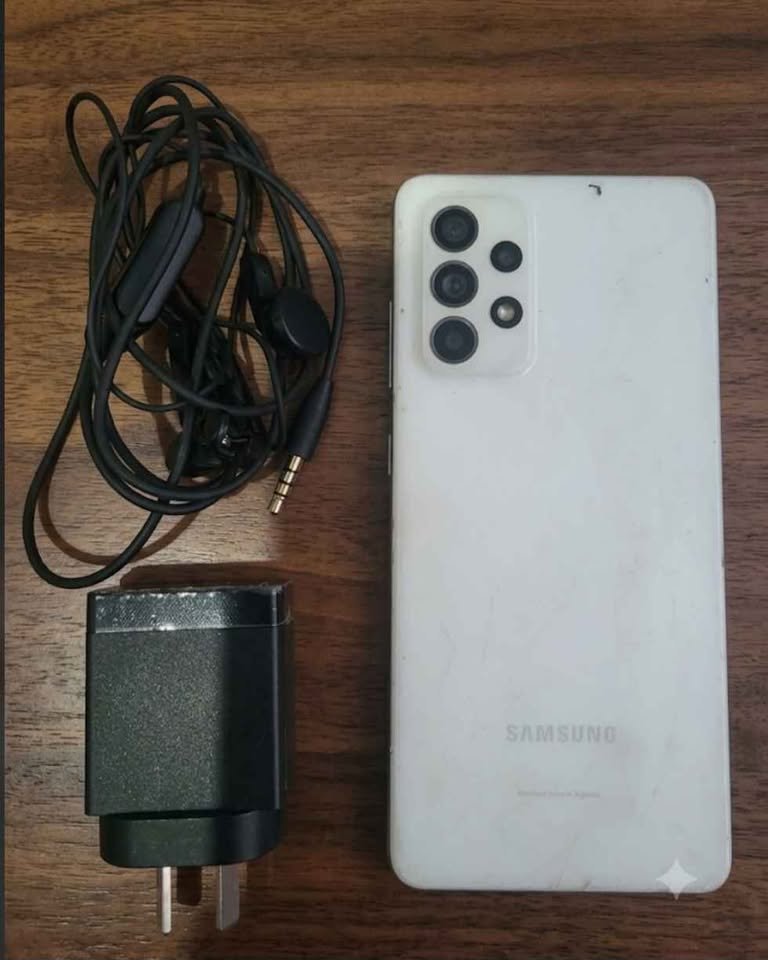 Samsung Galaxy A52 128GB 6GB RAM Libre + Toma de carga y Auriculares