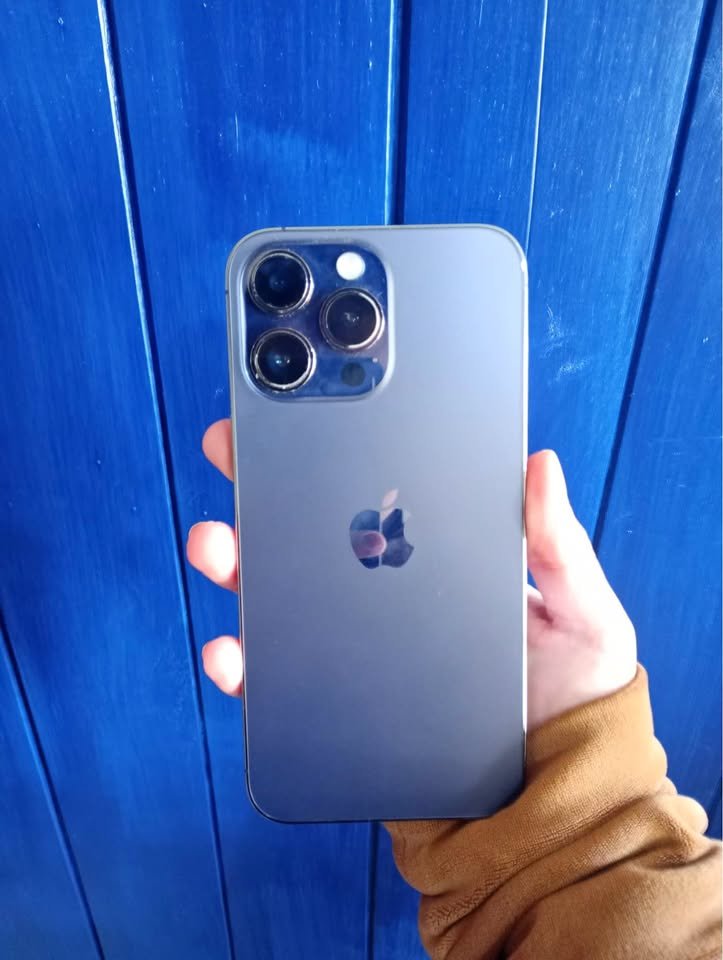 Se vende telefono iphone 14 pro max usado estado impecable
