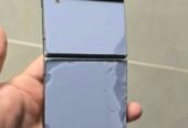 Samsung Zflip4, Libre Esim, 256gb/8gb de ram, tiene detalles tal cual las fotos.