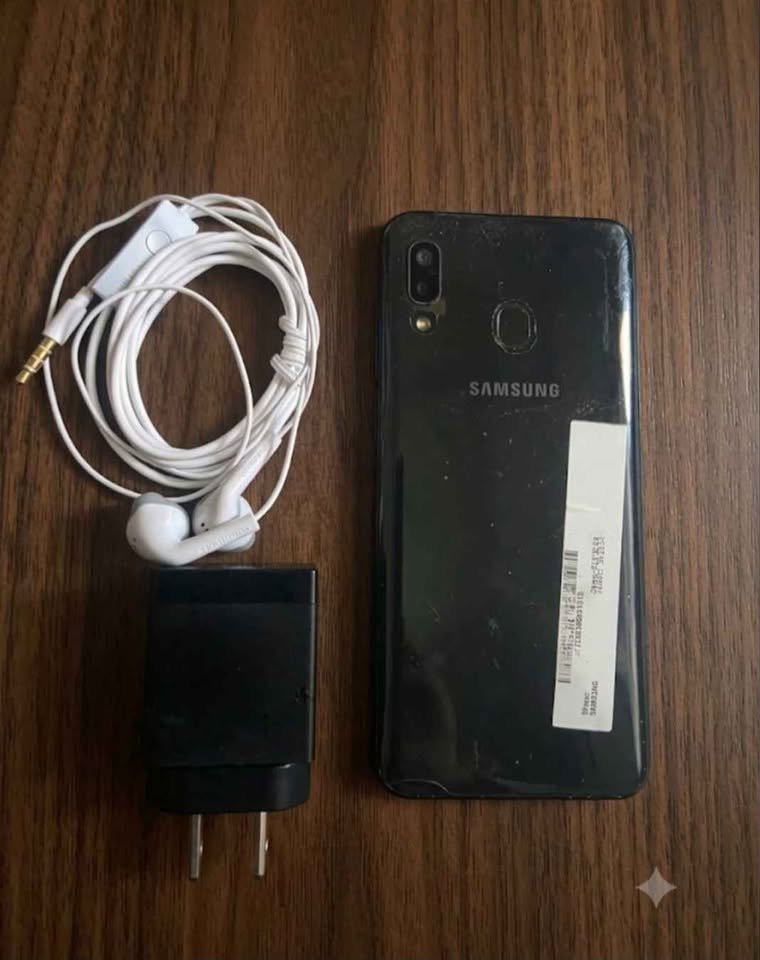 Samsung Galaxy A20 (A205) 32GB Libre + Toma Sony y Auriculares samsung
