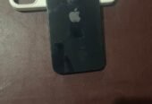 Vendo o permuto iPhone 13 de 128 gb y 87 de batería con cargador y dos fundas originales una sin uso