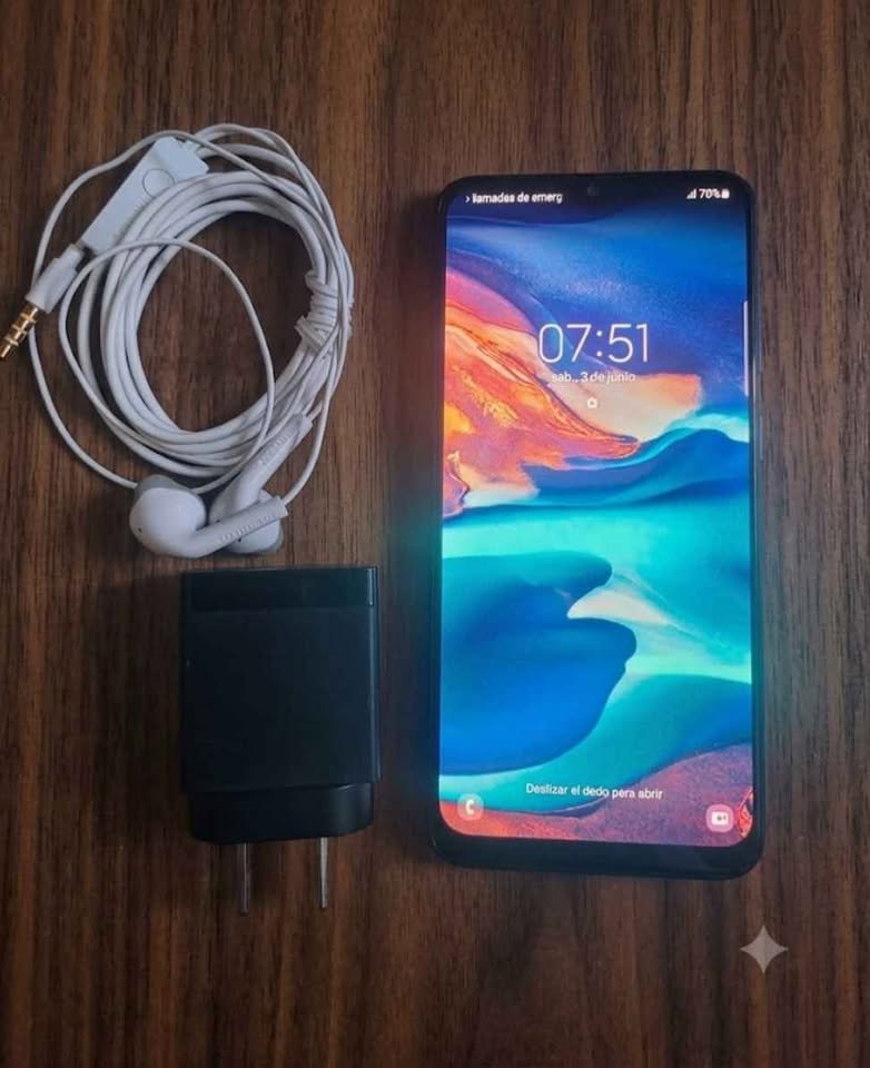Samsung Galaxy A20 (A205) 32GB Libre + Toma Sony y Auriculares samsung